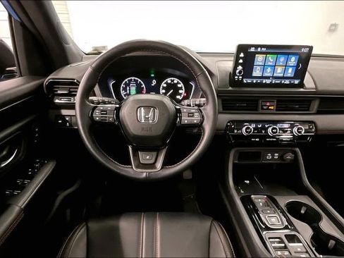 Used 2023 Honda Pilot TrailSport image 5