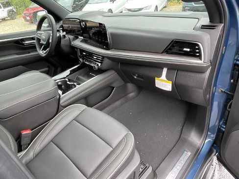 New 2025 Chevrolet Suburban Premier AWD/4WD image 73