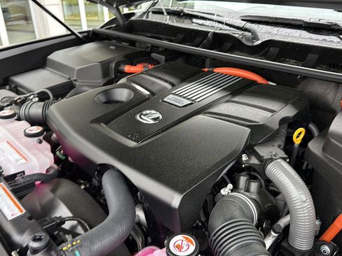 New 2026 Lexus LX 700h Luxury image 32