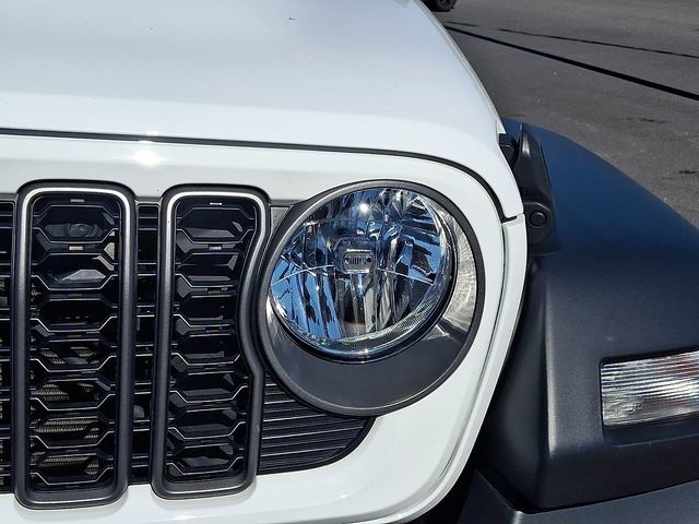 Used 2025 Jeep Wrangler Sport AWD/4WD image 9