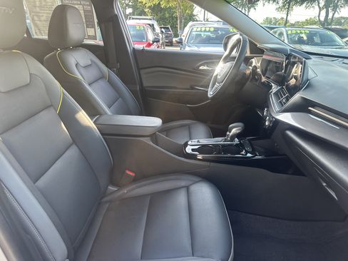 Used 2025 Chevrolet Trax ACTIV w/ Sunroof Package FWD image 13