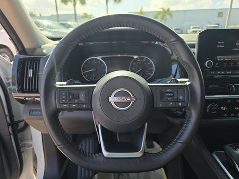 Used 2024 Nissan Pathfinder SV image 26