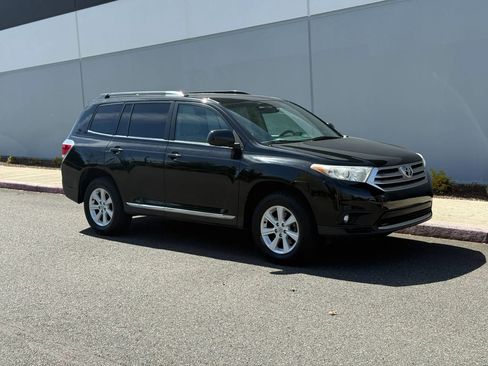 Used 2011 Toyota Highlander 4WD w/ Tech Pkg image 8