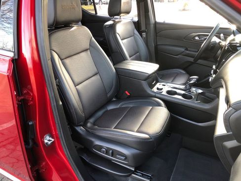 Used 2023 Chevrolet Traverse High Country AWD/4WD image 25