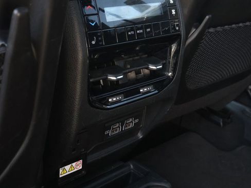 Used 2024 Jeep Grand Cherokee L Limited w/ Luxury Tech Group II AWD/4WD image 35