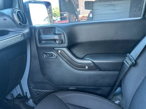 Used 2014 Jeep Wrangler Unlimited Sport w/ Quick Order Package 24S AWD/4WD image 19