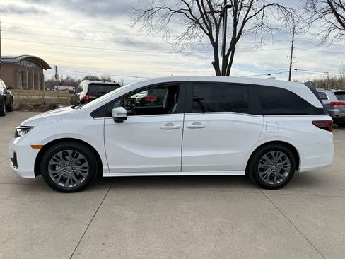 Certified 2026 Honda Odyssey Touring image 8