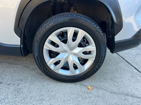 Used 2024 Toyota Corolla Cross L image 33