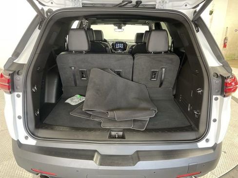 Used 2022 Chevrolet Traverse RS image 25