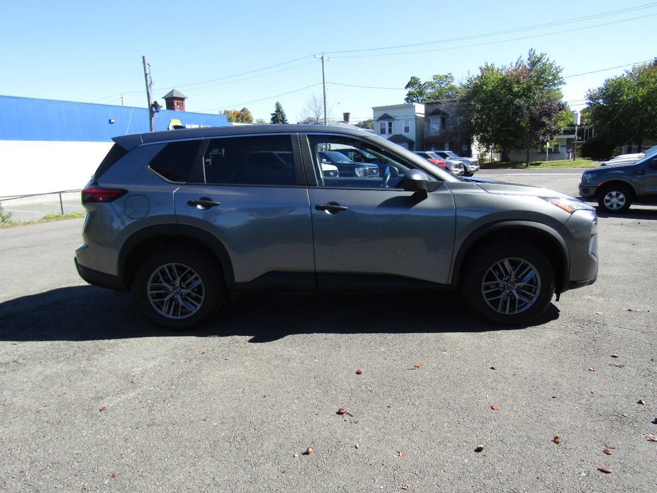 Used 2024 Nissan Rogue S AWD/4WD image 8