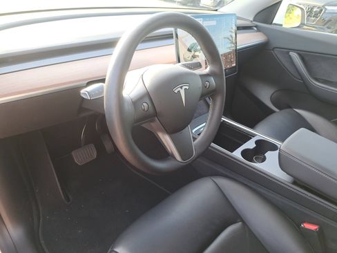Used 2022 Tesla Model Y Long Range AWD/4WD image 10