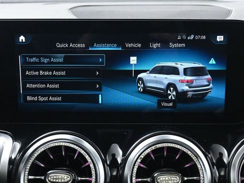 Used 2022 Mercedes-Benz GLB 250 4MATIC w/ Premium Package Lite image 33