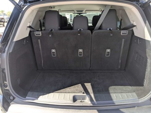 Used 2025 Nissan Pathfinder SV FWD image 13