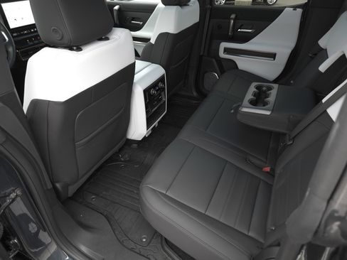 Used 2025 GMC Hummer EV 3X w/ LPO, Dark Essentials Package image 32