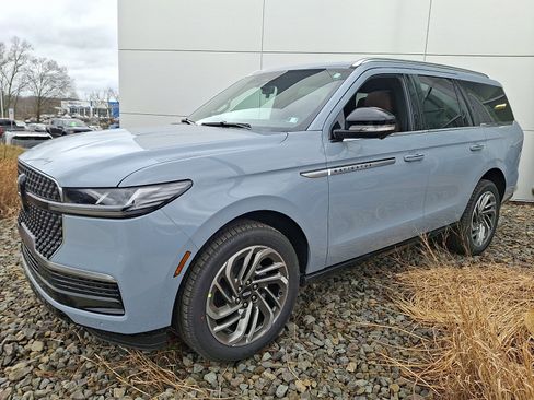 New 2026 Lincoln Navigator Reserve AWD/4WD image 2
