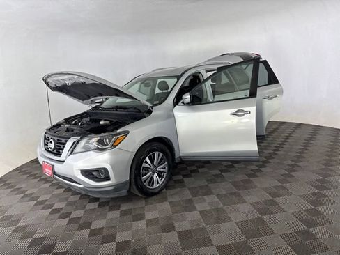 Used 2019 Nissan Pathfinder SL FWD image 10