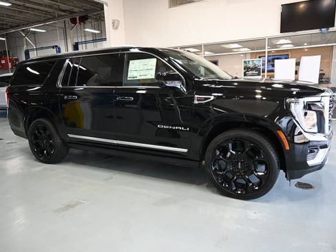 New 2026 GMC Yukon XL Denali w/ Denali Reserve Package AWD/4WD image 4