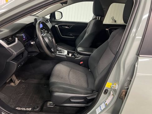 Used 2019 Toyota RAV4 XLE AWD/4WD image 13