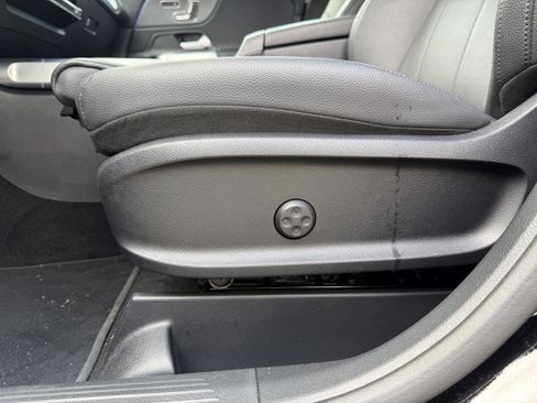 Used 2026 Mercedes-Benz GLB 250 image 7