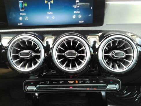 Used 2025 Mercedes-Benz CLA 250 4MATIC image 46