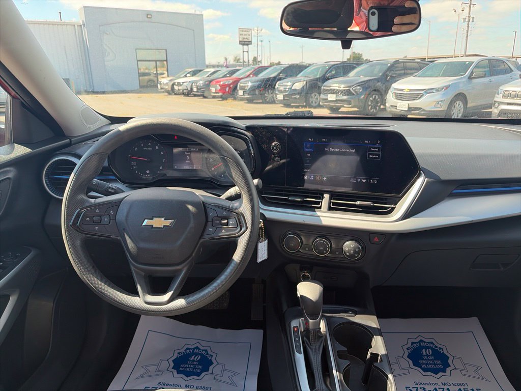 Used 2024 Chevrolet Trax LS w/ LS Convenience Package FWD image 14