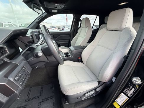 Certified 2025 Toyota 4Runner SR5 AWD/4WD image 13