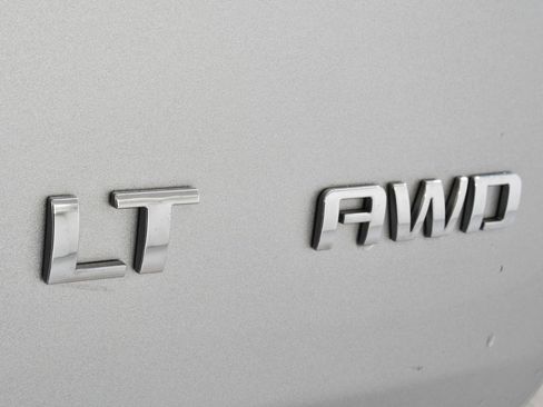 Used 2021 Chevrolet Traverse LT w/ LT Premium Package image 23