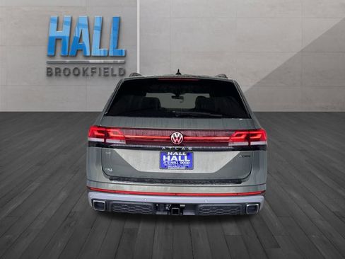 New 2026 Volkswagen Atlas Peak Edition image 4