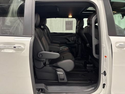 Used 2025 Toyota Sienna XSE FWD image 56