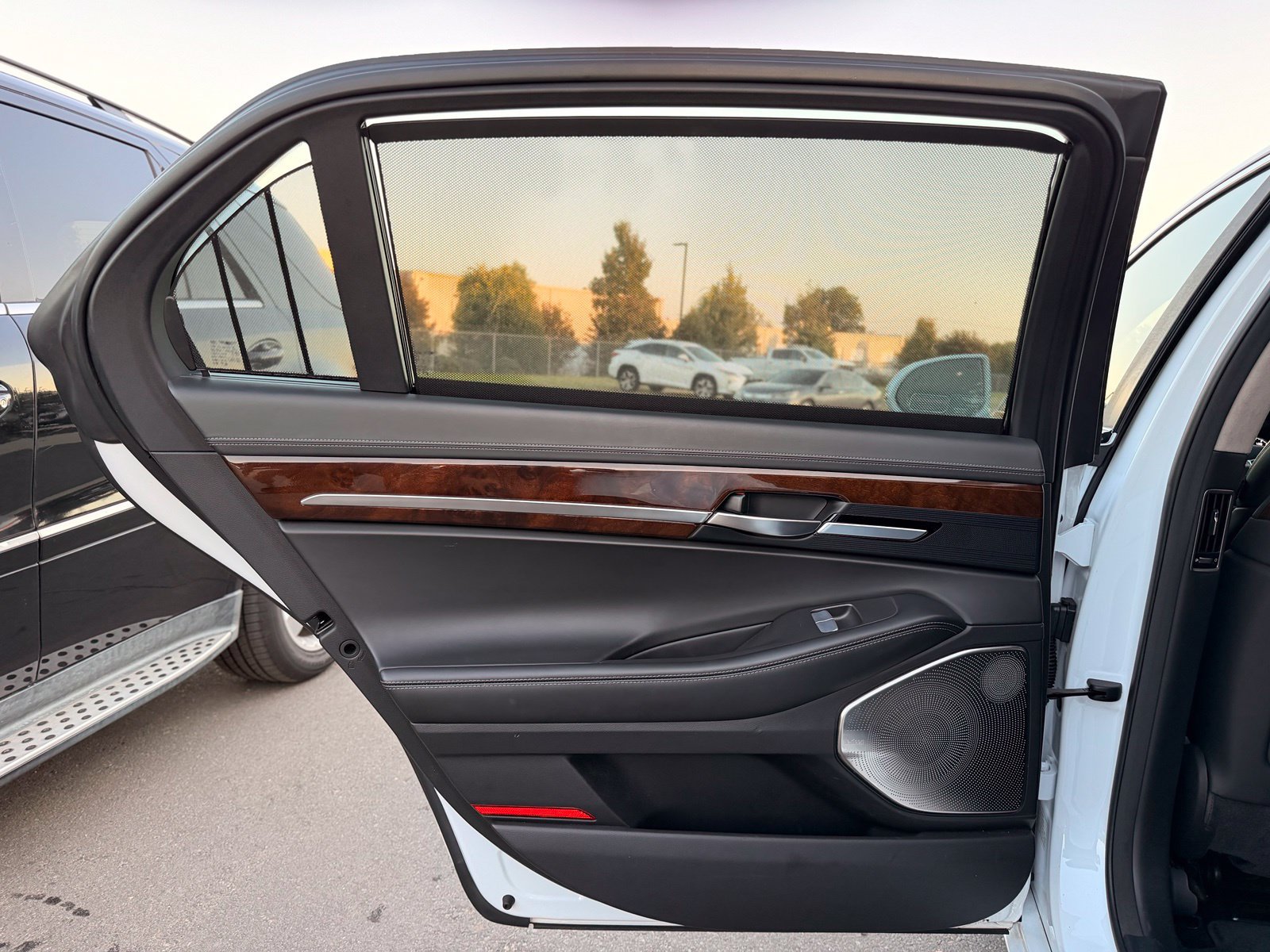 Used 2017 Genesis G90 3.3T Premium RWD image 25