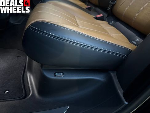 Used 2018 Land Rover Range Rover Velar R-Dynamic HSE AWD/4WD image 41