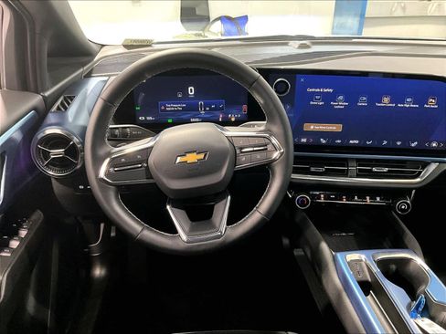 Used 2025 Chevrolet Equinox EV LT w/ Convenience Package image 17