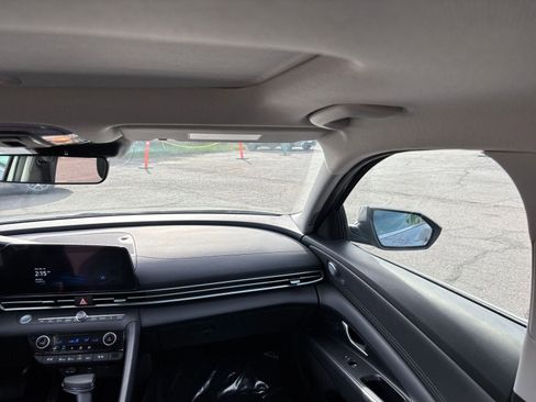 Used 2025 Hyundai Elantra Limited image 36