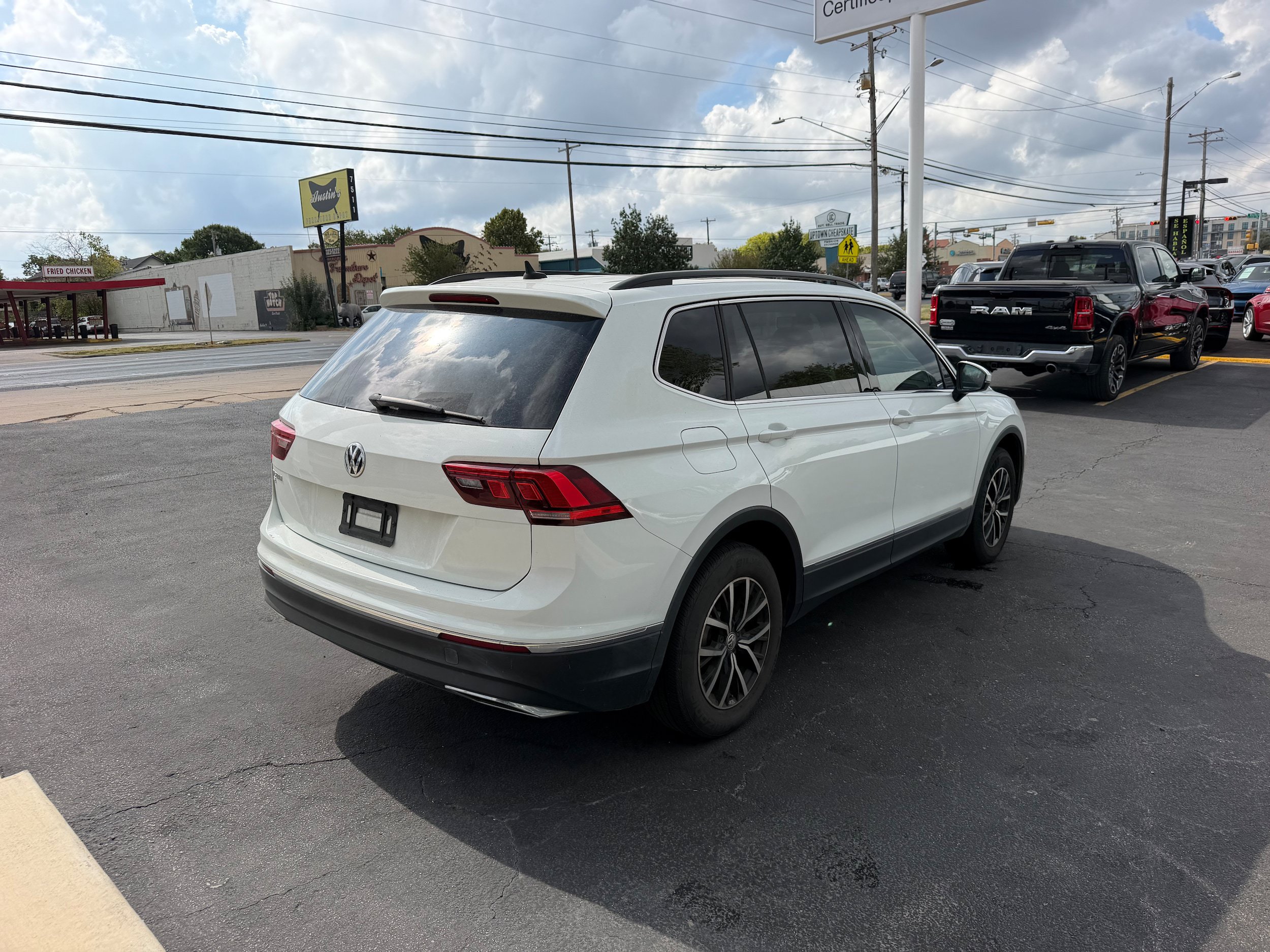 Used 2021 Volkswagen Tiguan SE FWD image 6