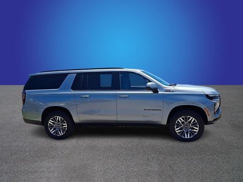 Used 2025 Chevrolet Suburban Z71 AWD/4WD image 3