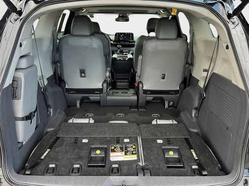 Used 2024 Toyota Sienna XLE FWD image 9