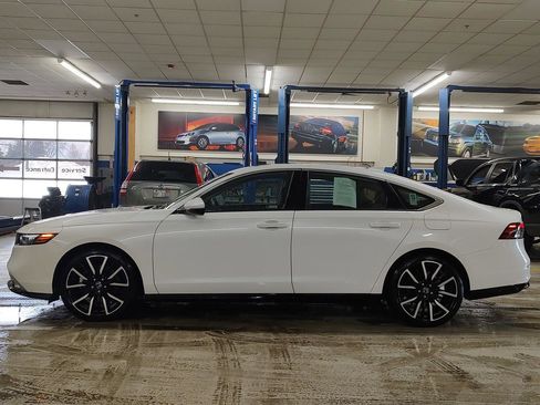 Used 2023 Honda Accord Touring image 5