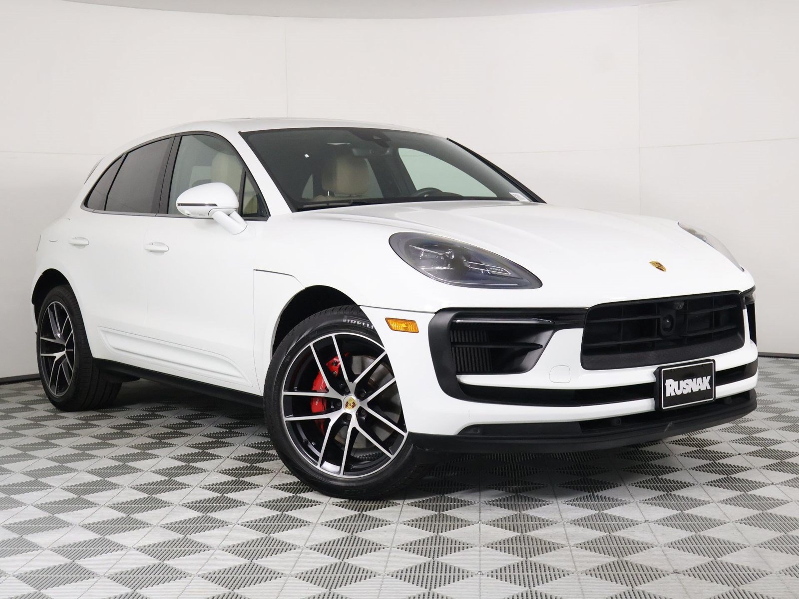 Certified 2022 Porsche Macan S AWD/4WD image 9