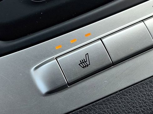 Used 2024 Kia Carnival LX FWD image 27