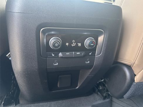 Used 2021 Chevrolet Tahoe Premier AWD/4WD image 35