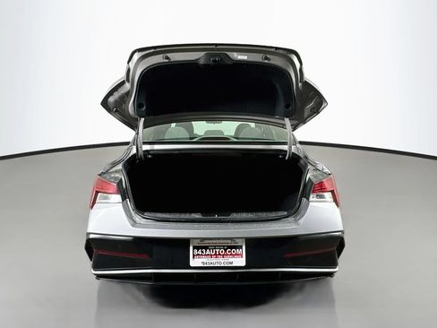 Used 2025 Hyundai Elantra SEL FWD image 36