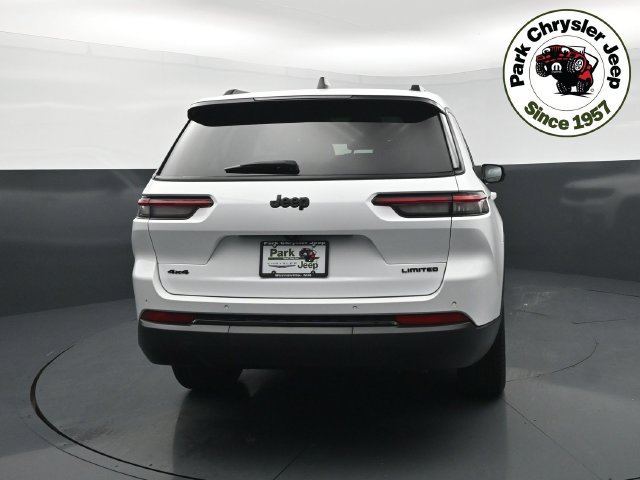 Used 2025 Jeep Grand Cherokee L Limited w/ Black Appearance Package AWD/4WD image 5