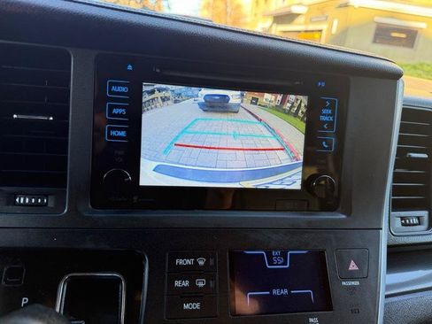 Used 2015 Toyota Sienna SE Premium FWD image 91