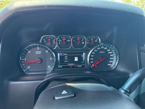 Used 2018 Chevrolet Suburban LT AWD/4WD image 10