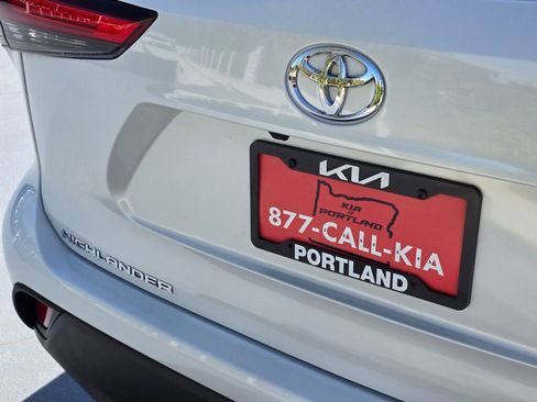 Used 2023 Toyota Highlander XLE AWD/4WD image 14
