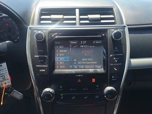 Used 2016 Toyota Camry SE w/ Moonroof Package FWD image 12