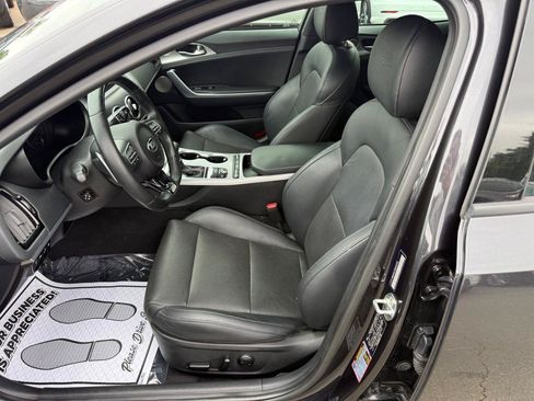 Used 2019 Kia Stinger GT1 RWD image 8
