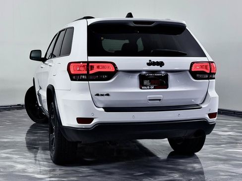 Used 2019 Jeep Grand Cherokee Laredo AWD/4WD image 9