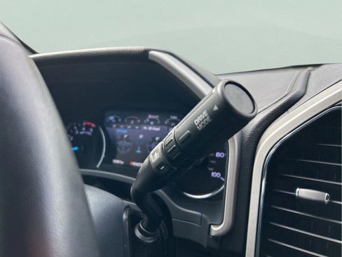 Used 2022 Ford F250 Lariat w/ Black Appearance Package image 18