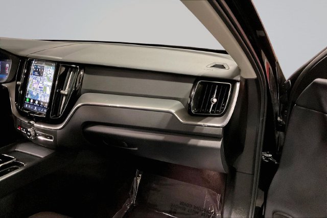 Certified 2025 Volvo XC60 B5 Core w/ Climate Package AWD/4WD image 20
